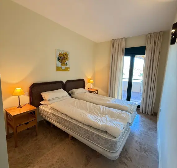 Sale of middle floor apartment in Cortijo Blanco