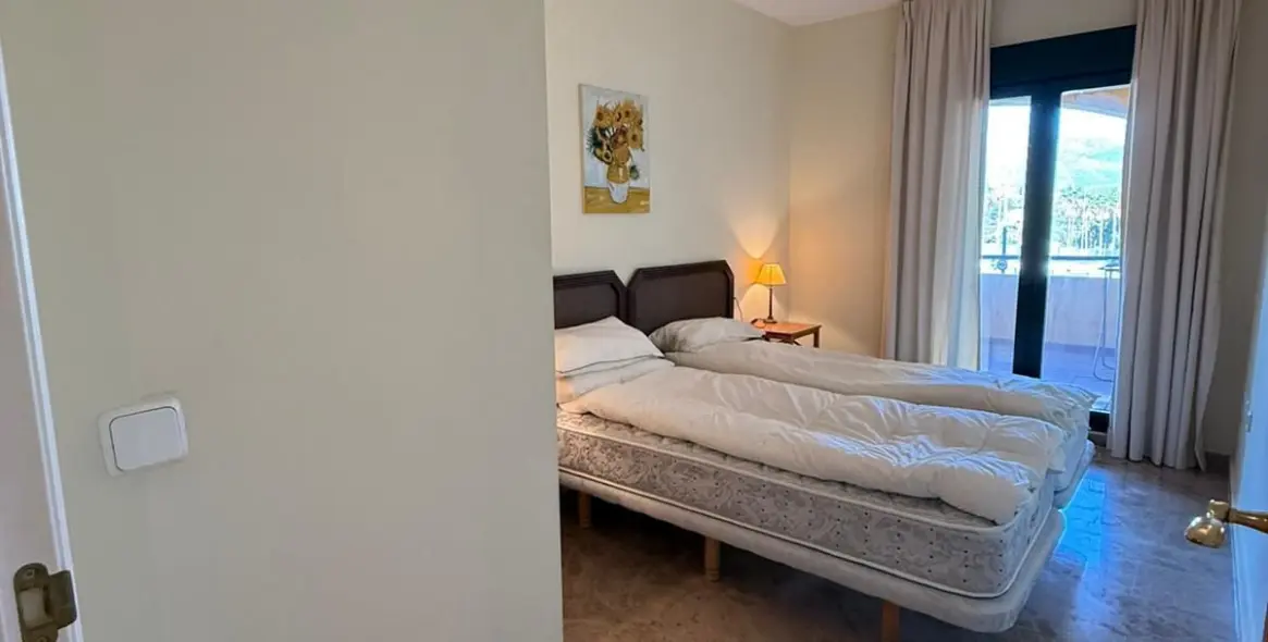 Продажа апартаментов на среднем этаже в Cortijo Blanco 7