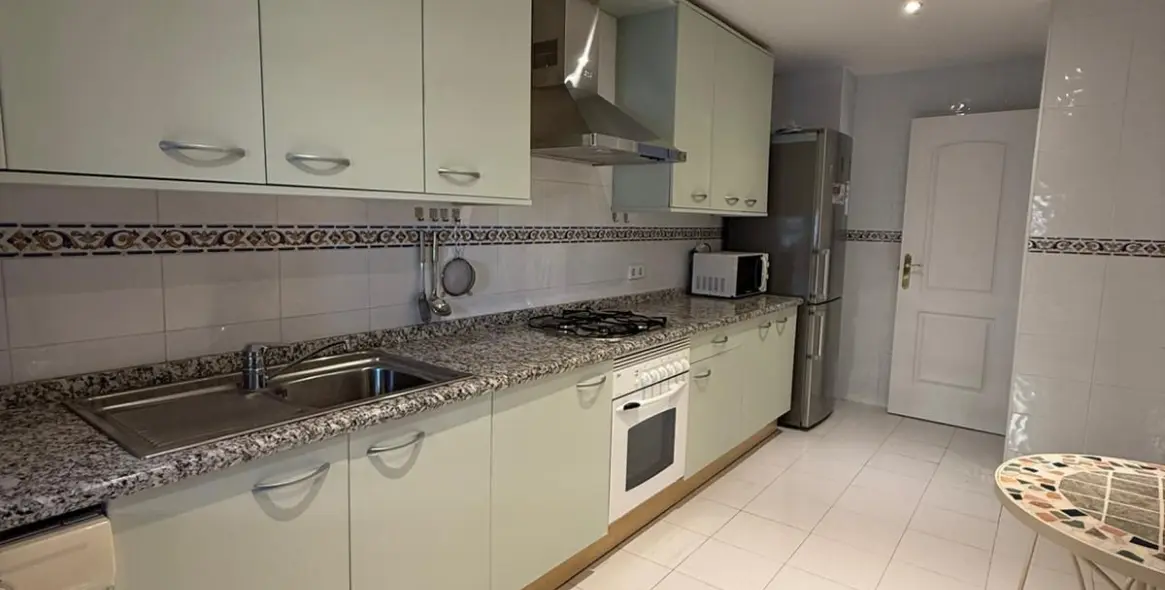 Продажа апартаментов на среднем этаже в Cortijo Blanco 13