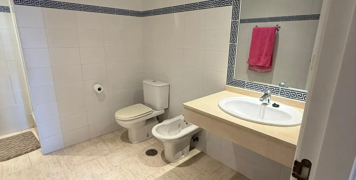 Продажа апартаментов на среднем этаже в Cortijo Blanco 16