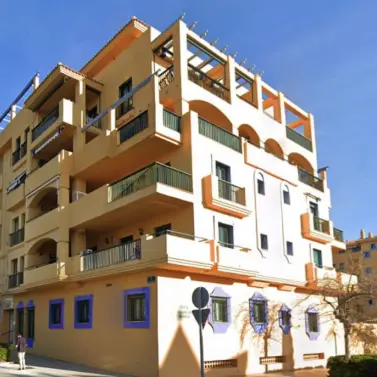 Sale of middle floor apartment in Cortijo Blanco
