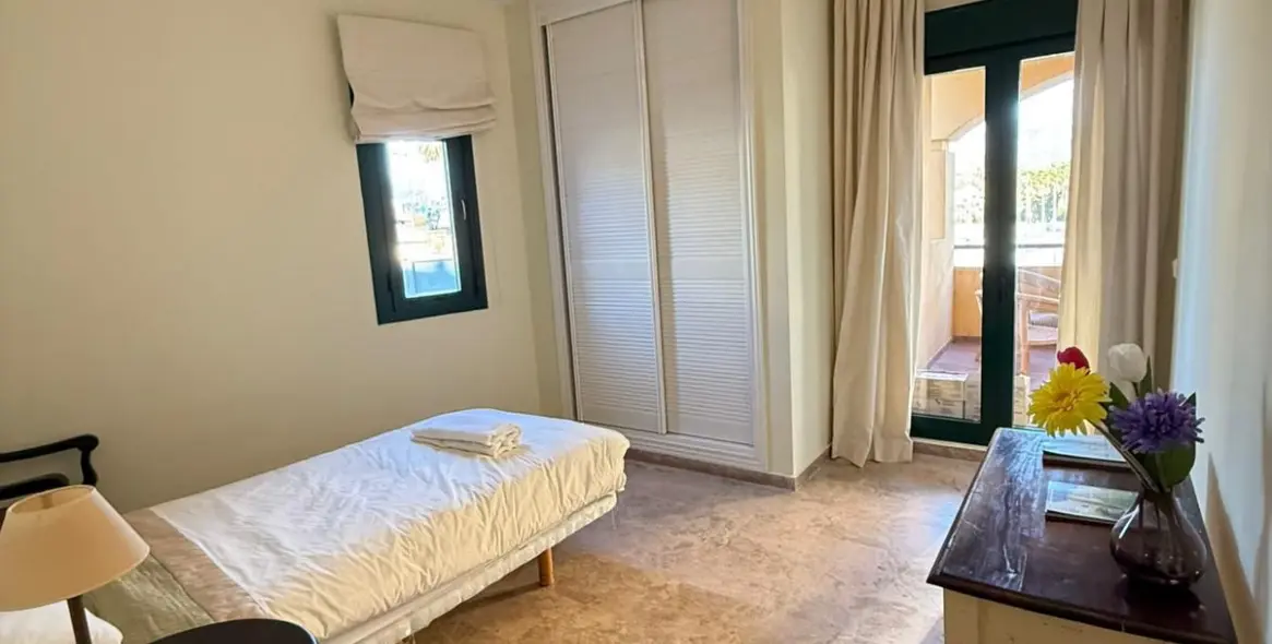 Sale of middle floor apartment in Cortijo Blanco 3