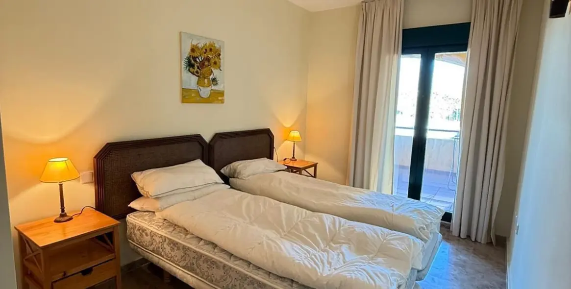 Sale of middle floor apartment in Cortijo Blanco 6