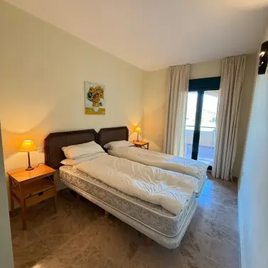 Sale of middle floor apartment in Cortijo Blanco