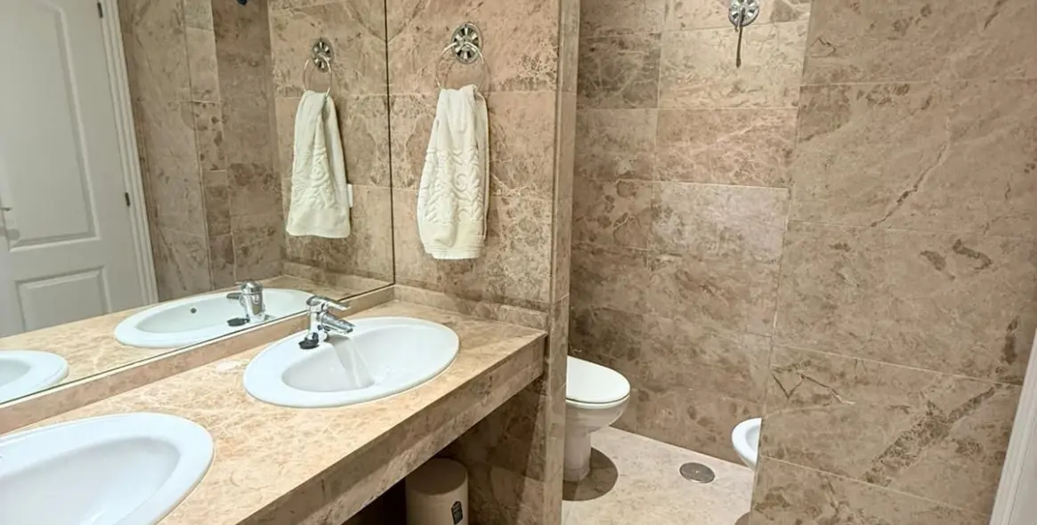 Sale of middle floor apartment in Cortijo Blanco 9