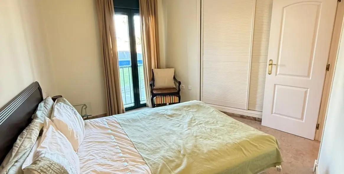 Sale of middle floor apartment in Cortijo Blanco 11