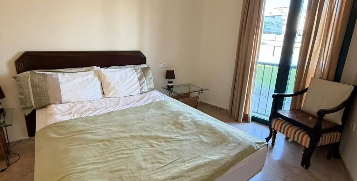 Sale of middle floor apartment in Cortijo Blanco 14