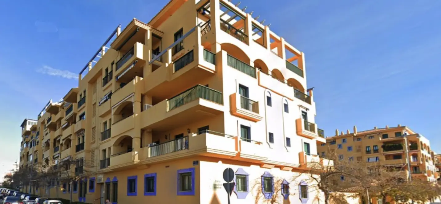 Sale of middle floor apartment in San Pedro de Alcántara 0
