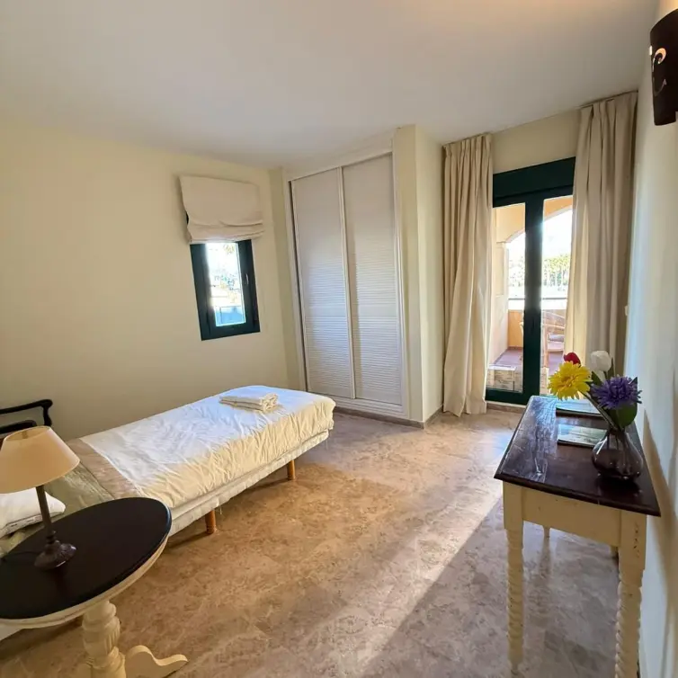 Sale of middle floor apartment in San Pedro de Alcántara