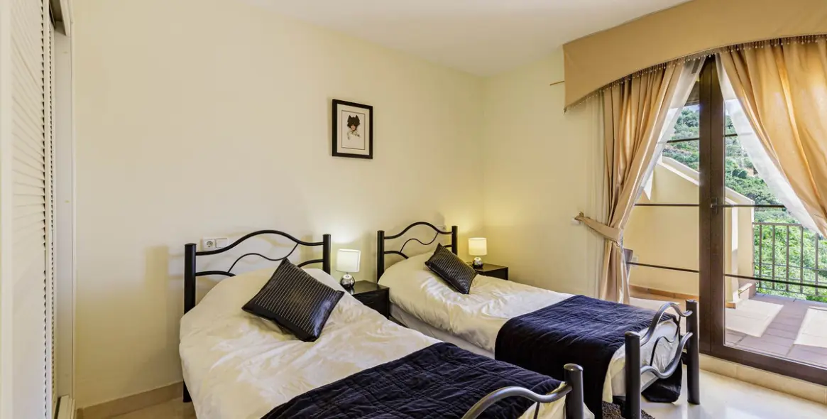 Продажа двухуровневого пентхауса в Los Arqueros 10