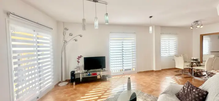 Продажа двухуровневого пентхауса в Marbella 0