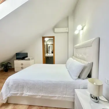 Продажа двухуровневого пентхауса в Marbella