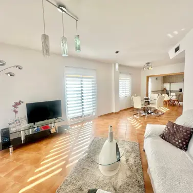 Продажа двухуровневого пентхауса в Marbella