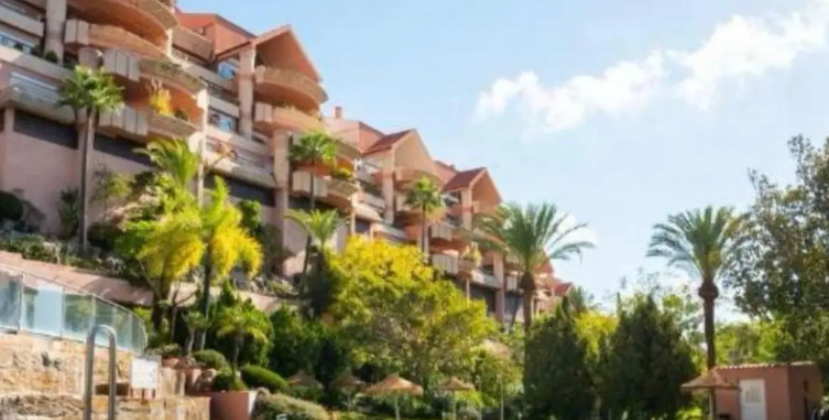 Продажа апартаментов на среднем этаже в Marbella 1