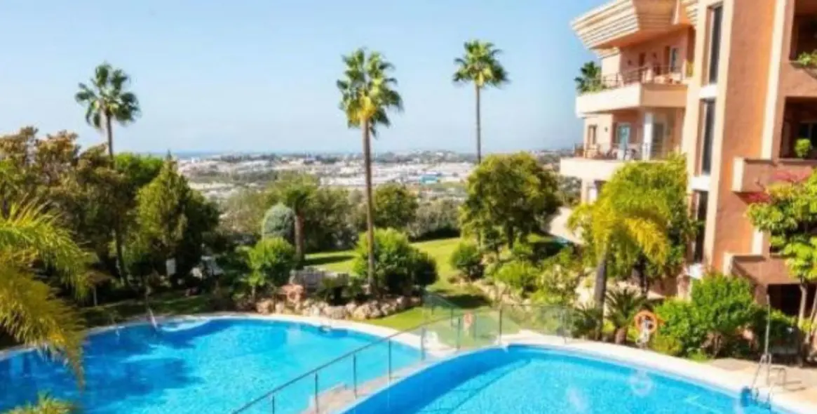 Продажа апартаментов на среднем этаже в Marbella 2