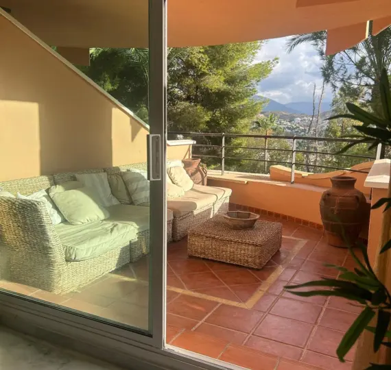 Продажа апартаментов на среднем этаже в Marbella