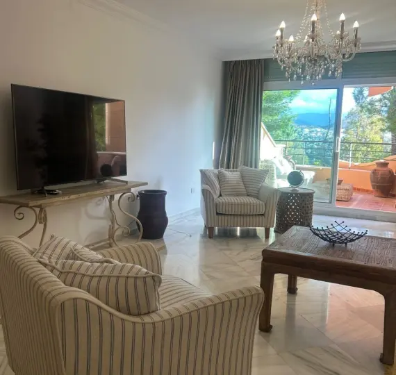 Продажа апартаментов на среднем этаже в Marbella