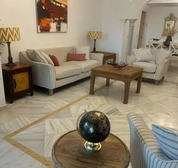 Продажа апартаментов на среднем этаже в Marbella