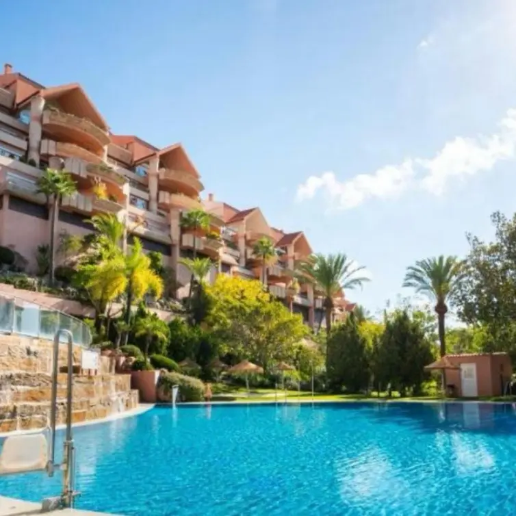 Sale of middle floor apartment in Marbella