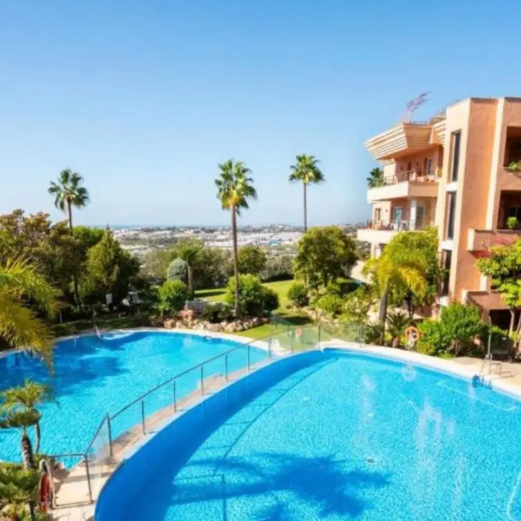 Sale of middle floor apartment in Marbella