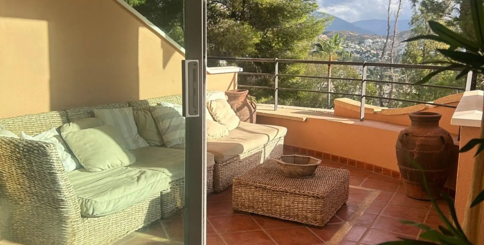 Sale of middle floor apartment in Marbella 3