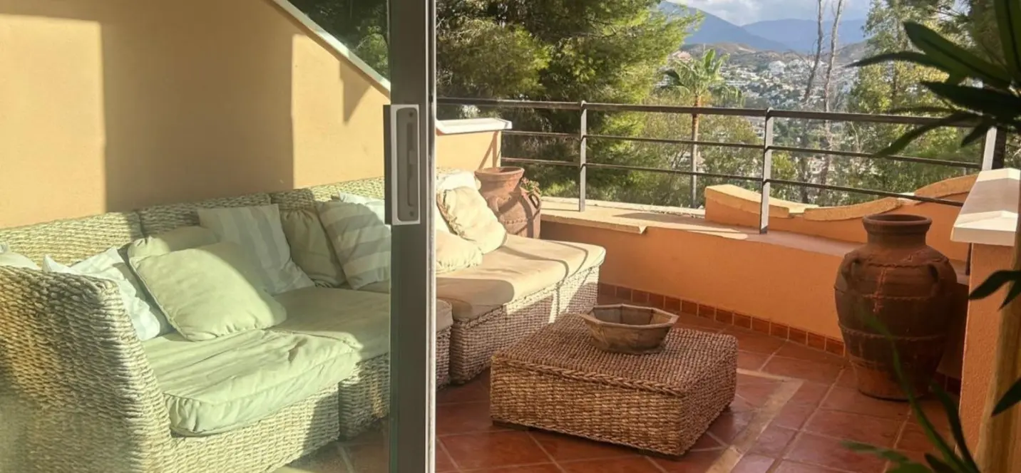 Sale of middle floor apartment in Marbella 2