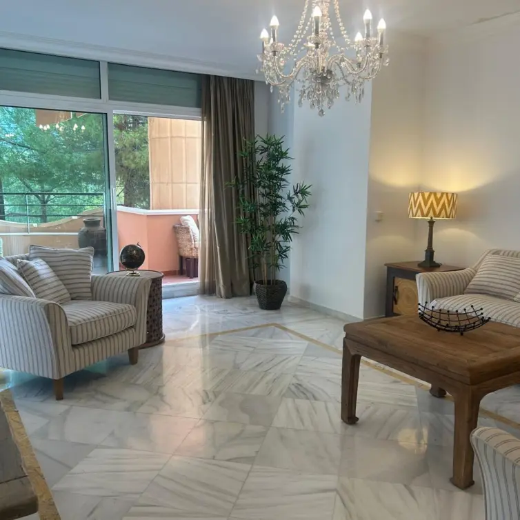 Sale of middle floor apartment in Marbella