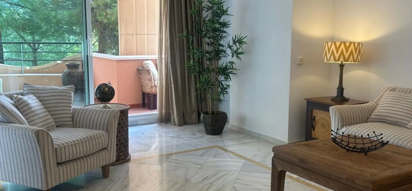 Sale of middle floor apartment in Marbella 3