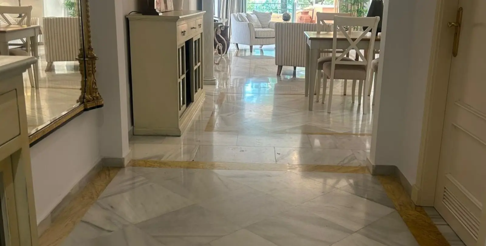 Sale of middle floor apartment in Marbella 8