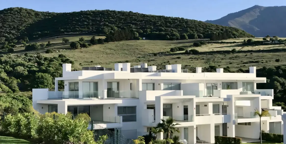Sale of ground floor apartment in Casares 2