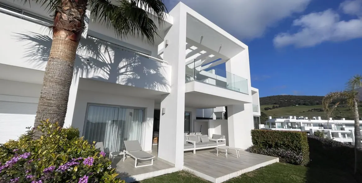 Sale of ground floor apartment in Casares 3