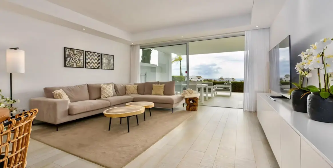 Sale of ground floor apartment in Casares 8