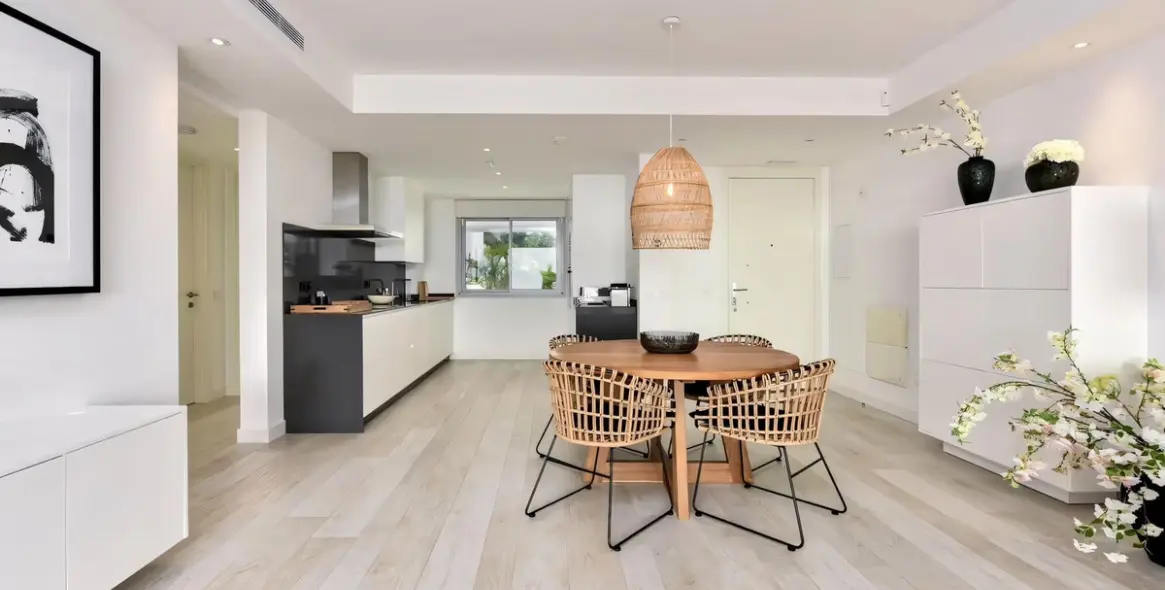 Sale of ground floor apartment in Casares 11