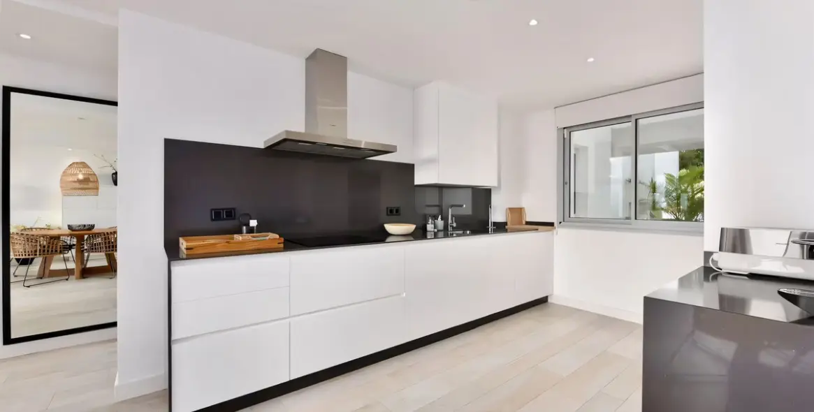 Sale of ground floor apartment in Casares 12