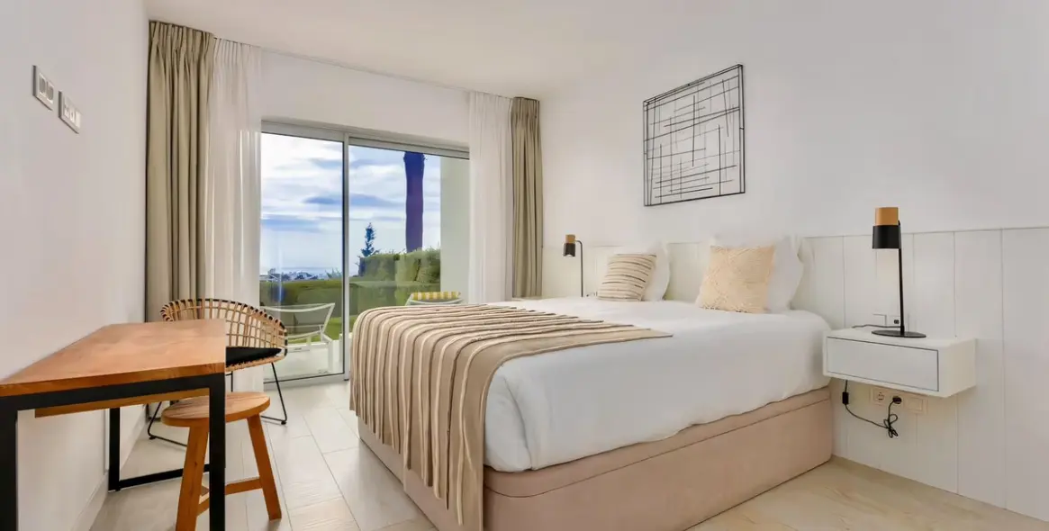 Sale of ground floor apartment in Casares 14