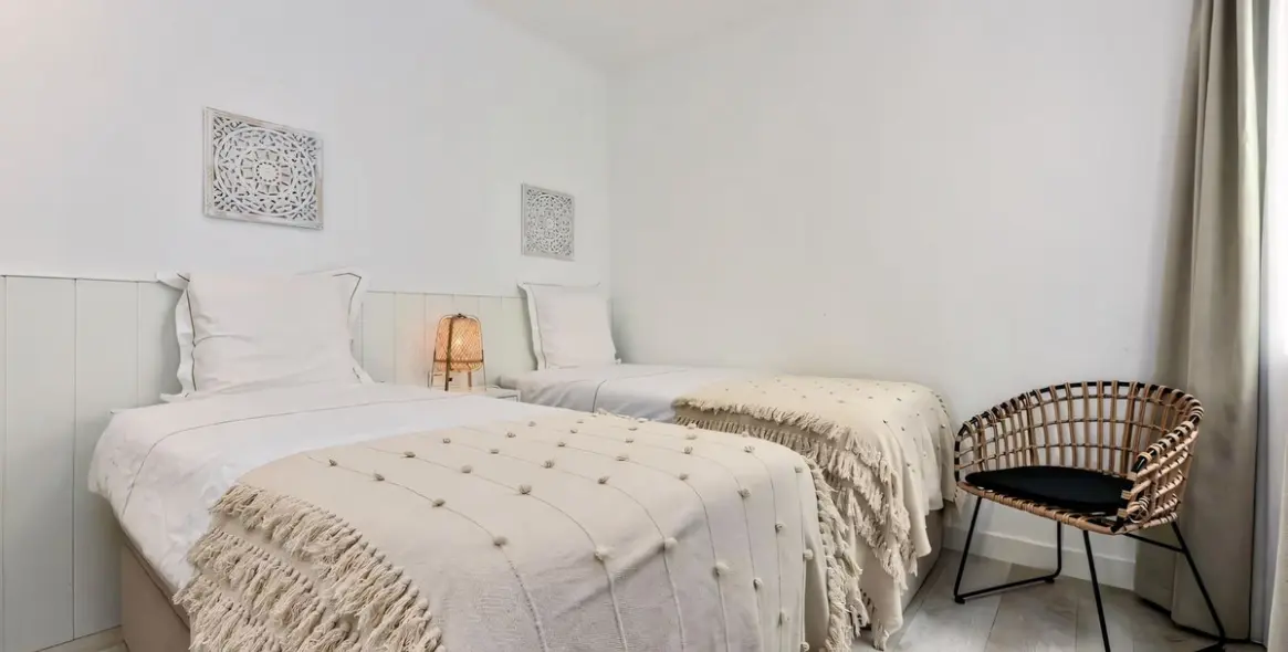 Sale of ground floor apartment in Casares 16