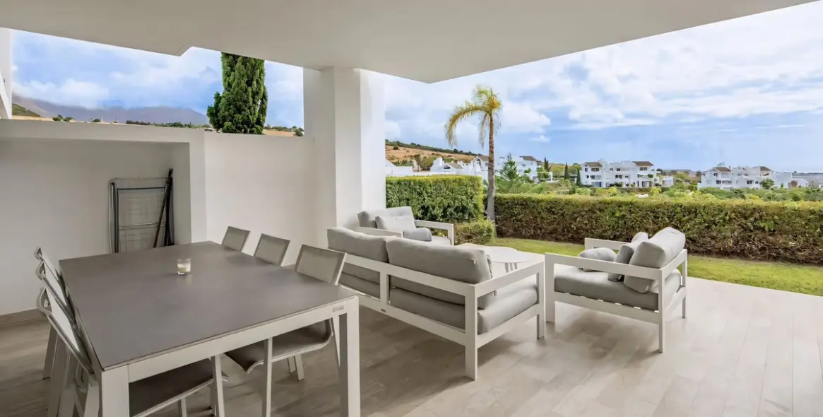 Sale of ground floor apartment in Casares 18