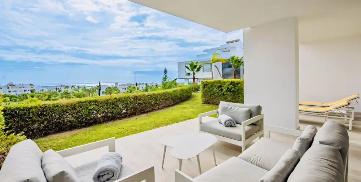 Sale of ground floor apartment in Casares 19