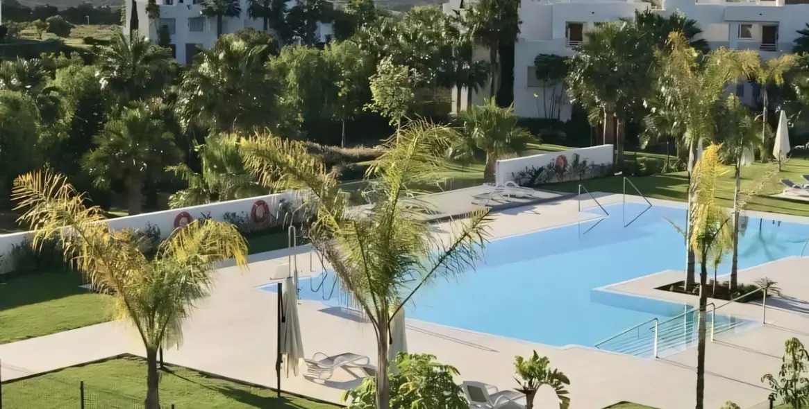 Sale of ground floor apartment in Casares 20