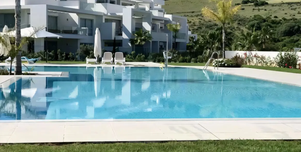 Sale of ground floor apartment in Casares 21