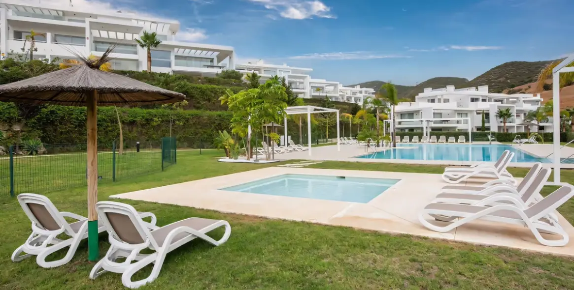 Sale of ground floor apartment in Casares 23