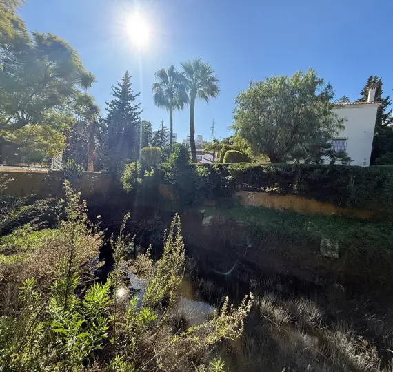 Sale of residential plot in Nueva Andalucía