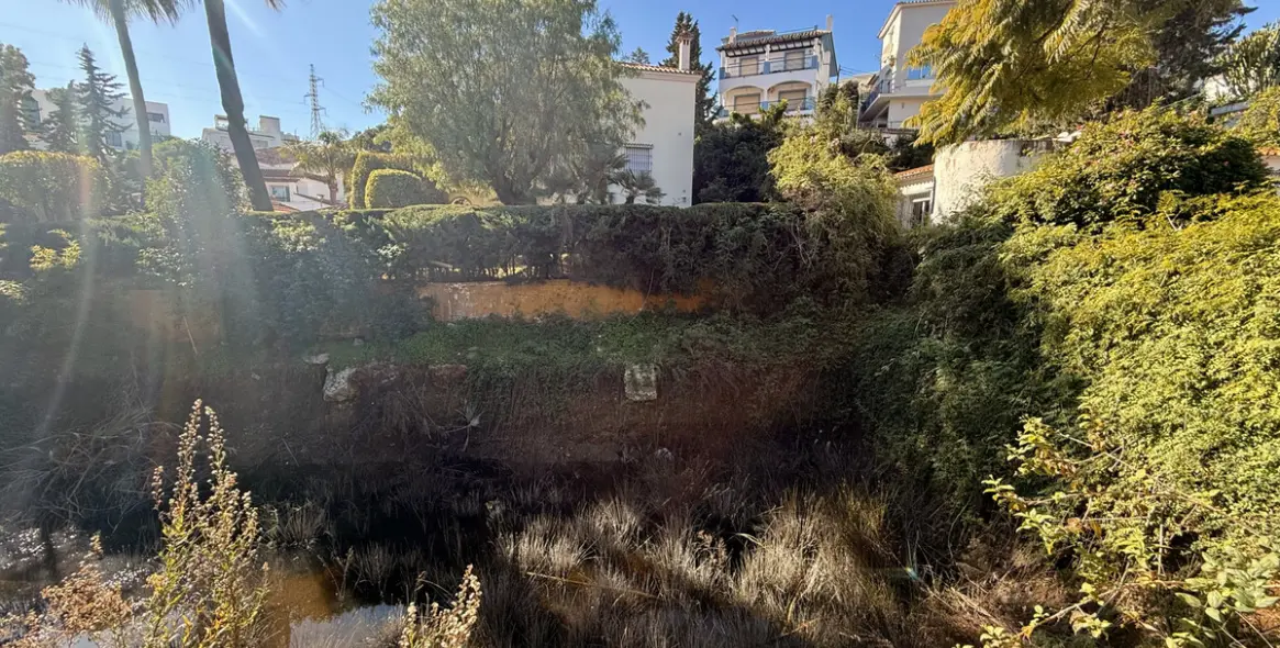 Sale of residential plot in Nueva Andalucía 5