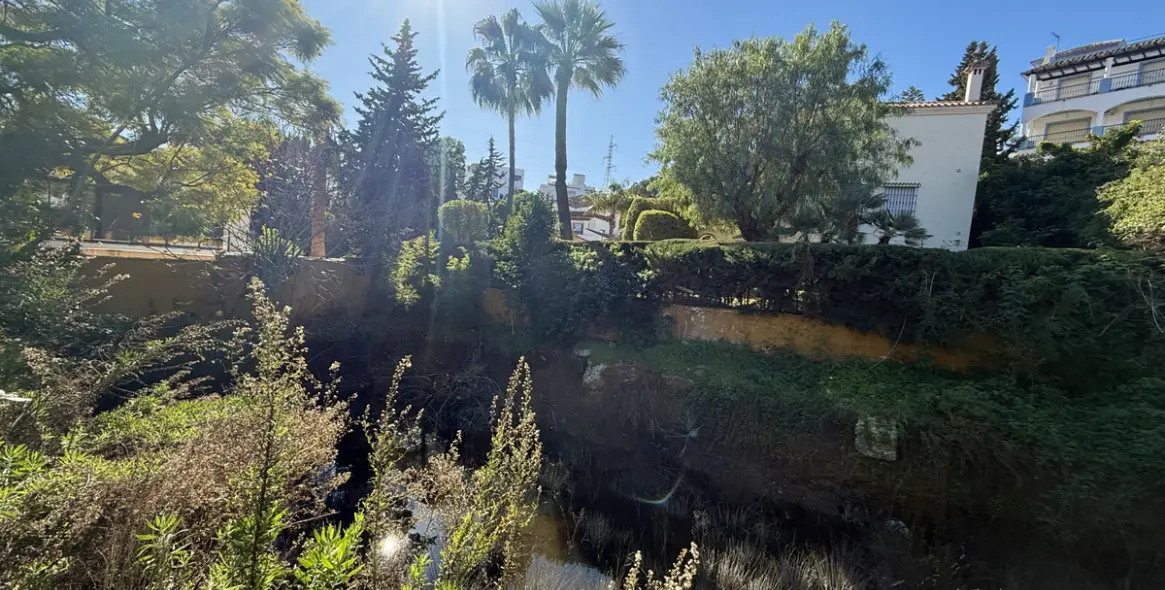 Sale of residential plot in Nueva Andalucía 6