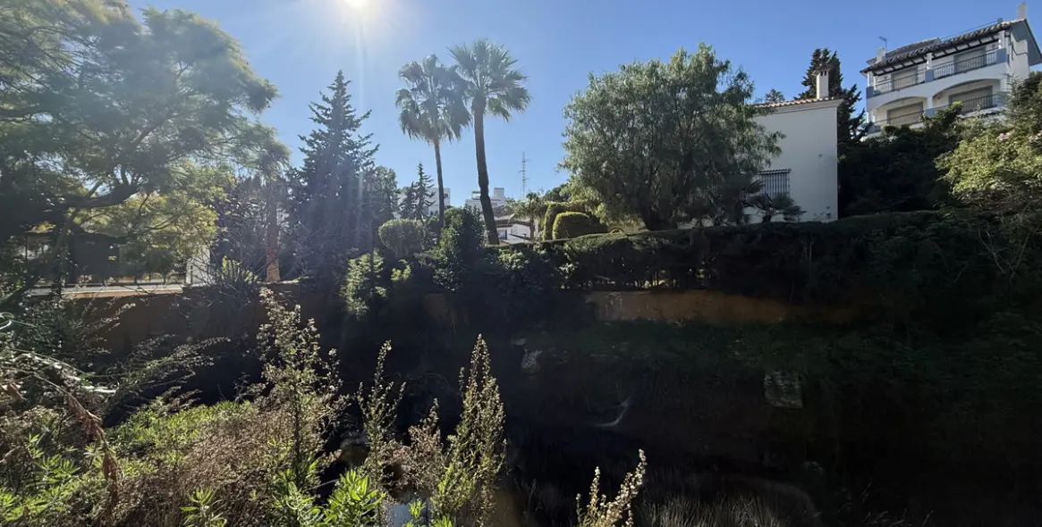 Sale of residential plot in Nueva Andalucía 7