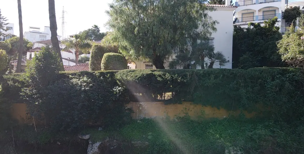 Sale of residential plot in Nueva Andalucía 9