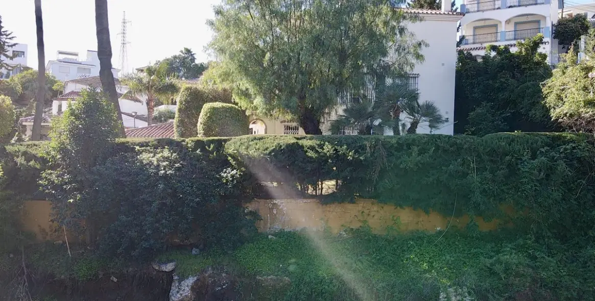 Sale of residential plot in Nueva Andalucía 10