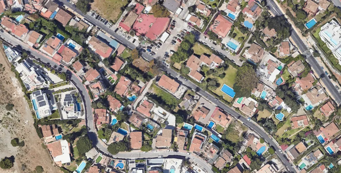 Sale of residential plot in Nueva Andalucía 13