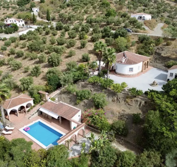 Detached villa R5153134