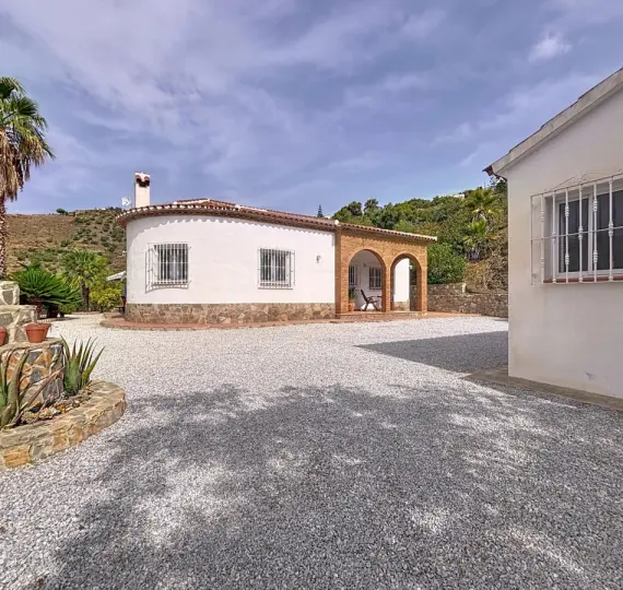 Detached villa R5153134